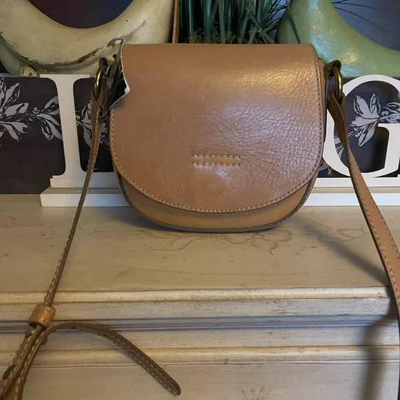 Frye Crossbody in Saddle Tan